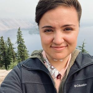 Meet your Posher, Carrie